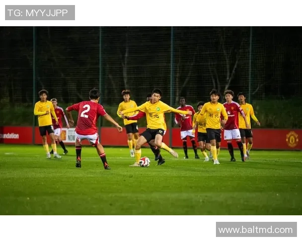 香港足球明星队携手舞龙传承传统文化展现团结精神